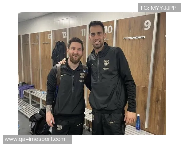 布斯克茨携妻儿共庆退役仪式迈阿密球迷齐聚致敬